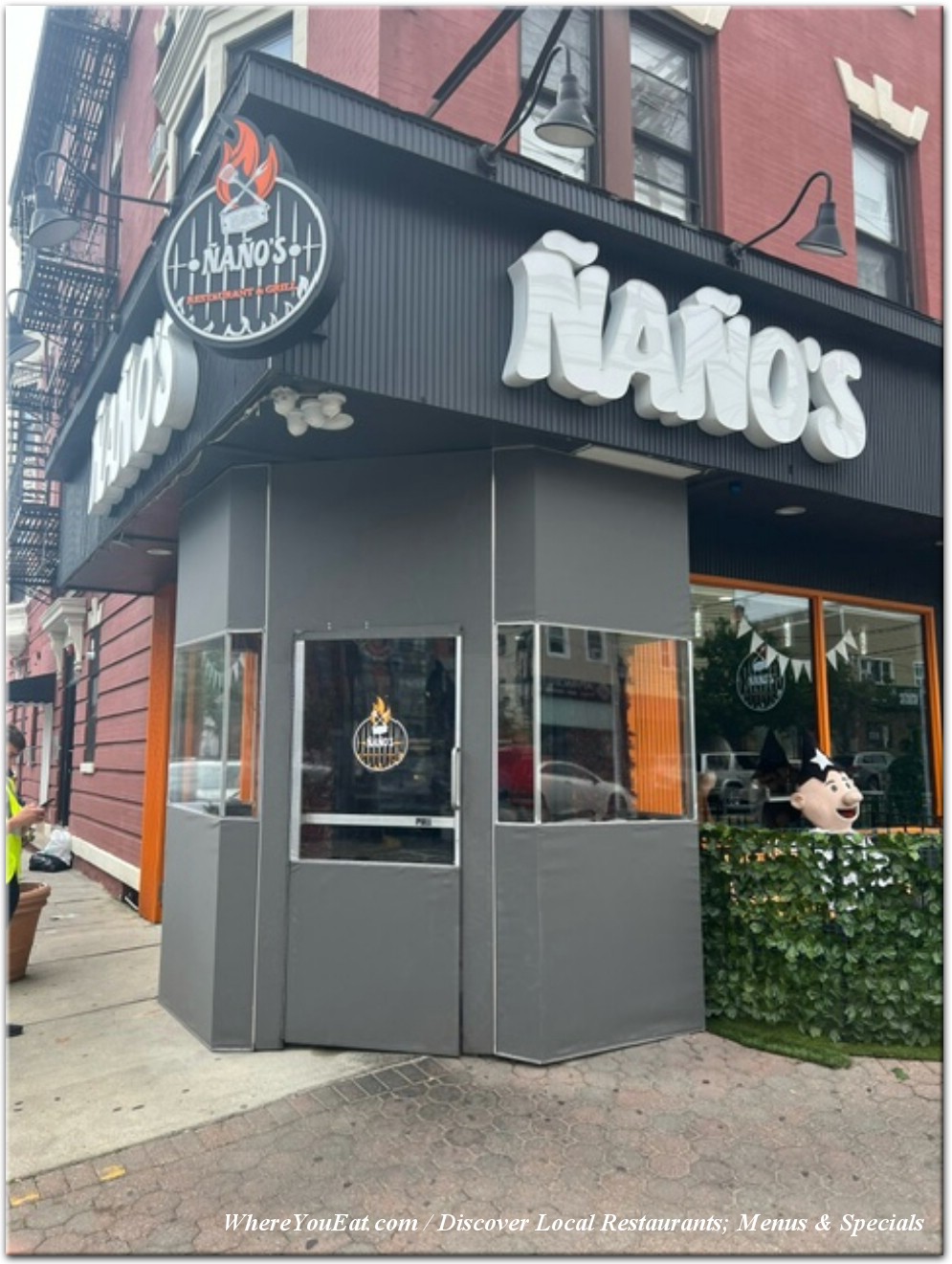 Nanos593 Restaurant & Grill