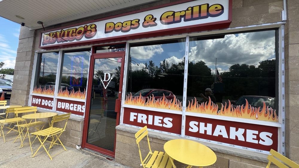 DeVito's Dogs & Grille