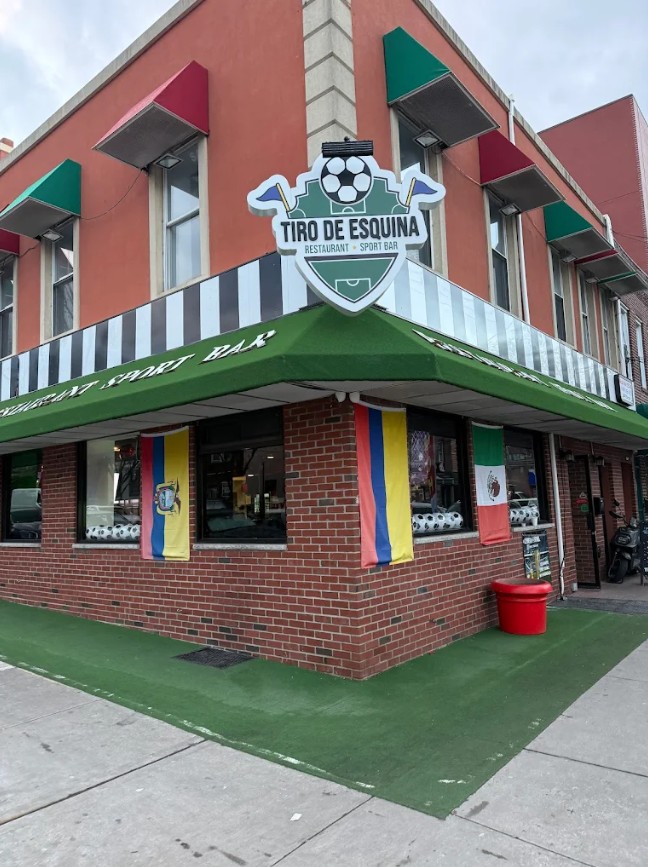 Tiro de Esquina Restaurant & Sport Bar