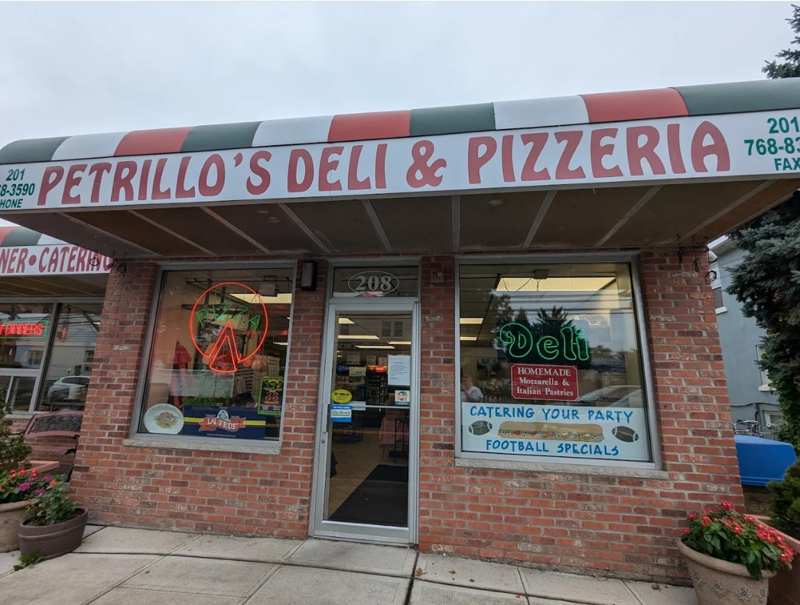 Petrillos Deli & Pizzeria