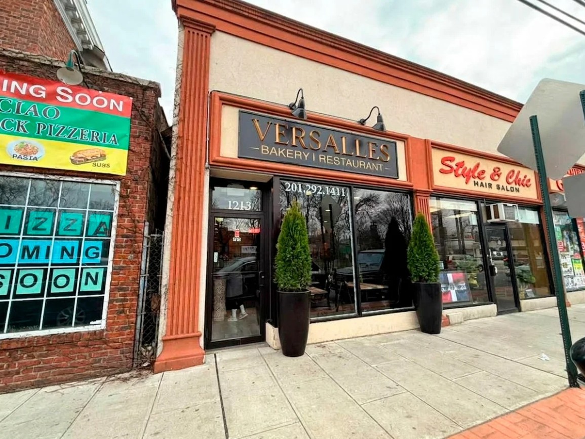 Versalles Bakery & Restaurant